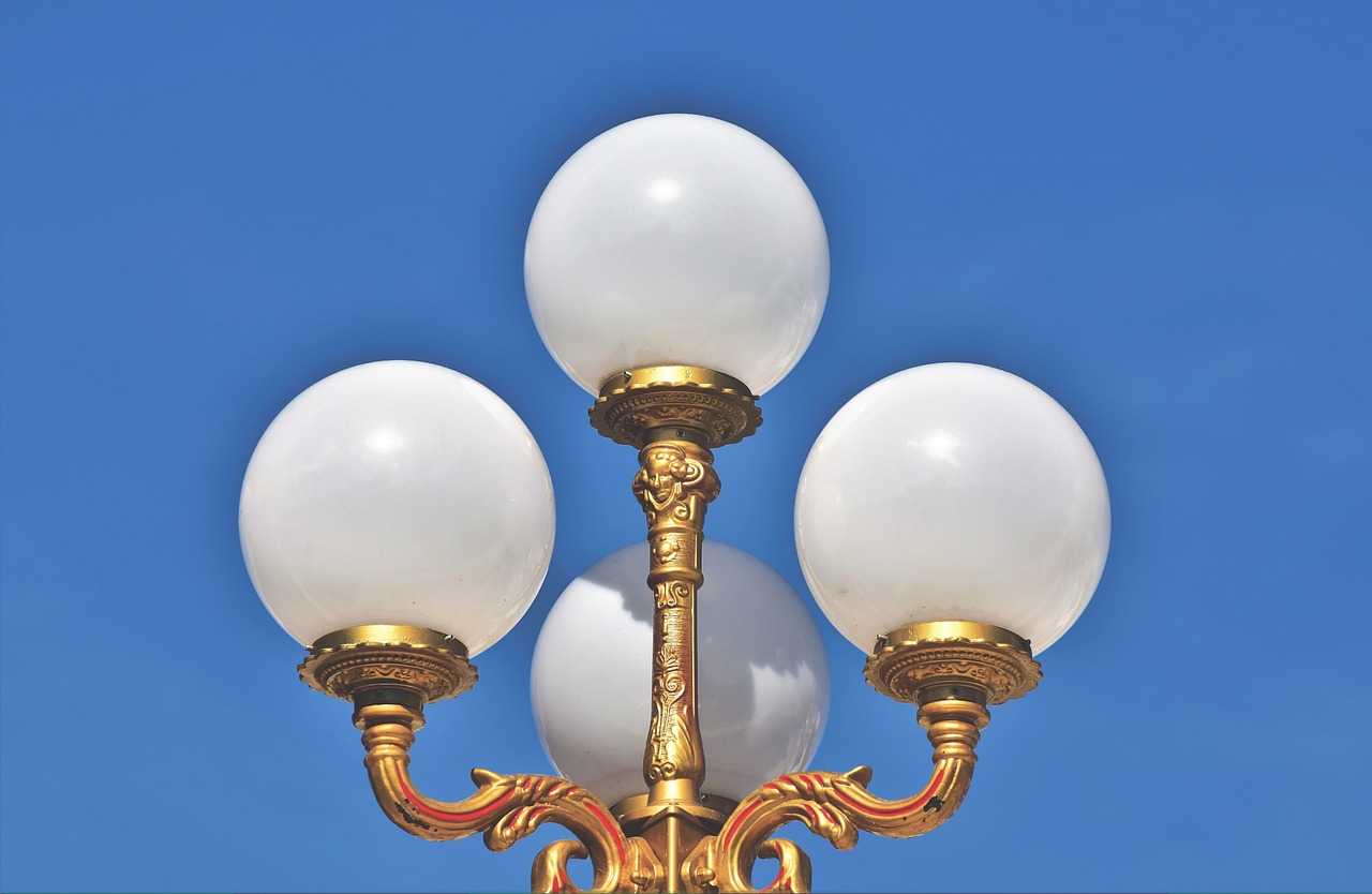 10 Unique Ideas for DIY Outdoor Lighting Solutions